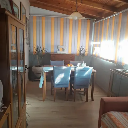 Holiday home Sarah Delight *